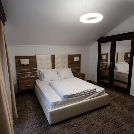 Pensiunea White Residence Arad Exterior foto