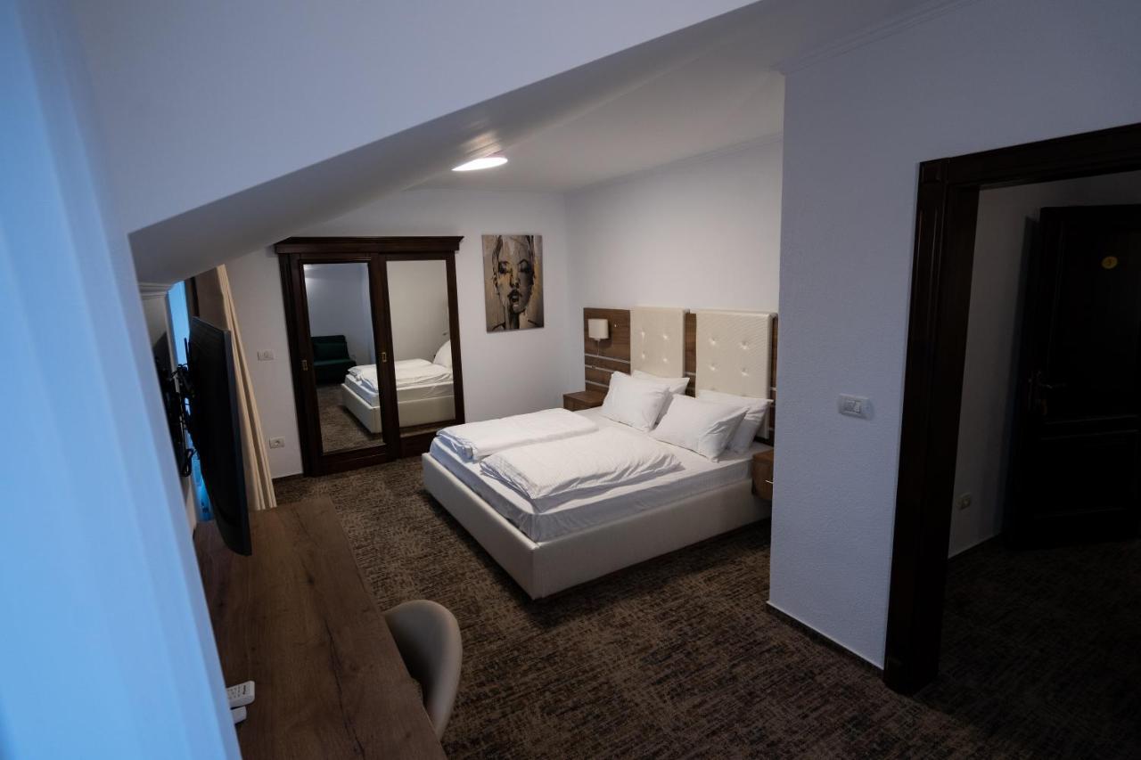 Pensiunea White Residence Arad Exterior foto